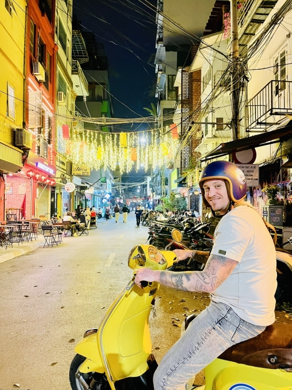 Hanoi Night Vibes: Immerse in Hanoi Local Life with Street Food 2