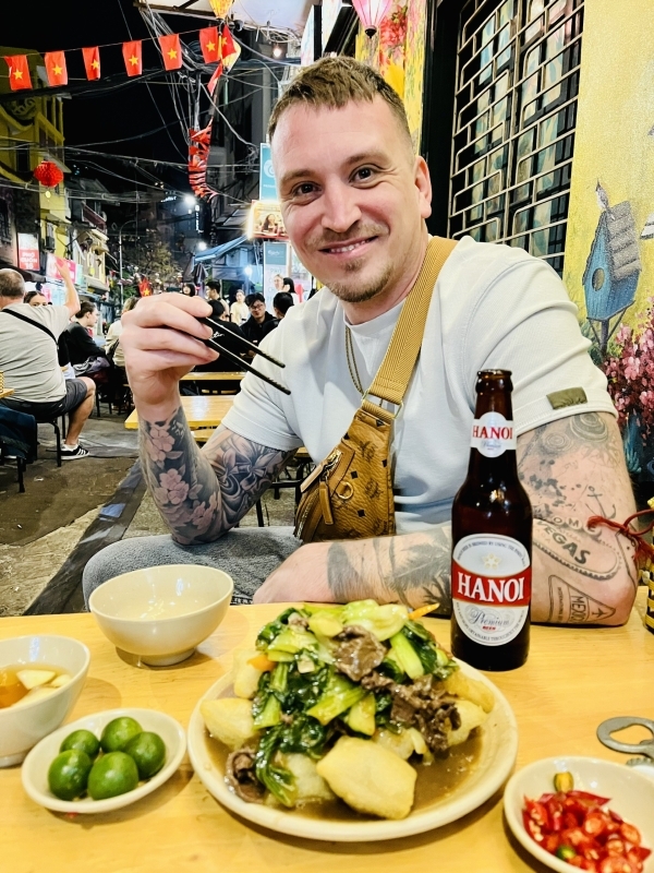 Hanoi Street Food Walking Tour: Explore and enjoy the local street foods in a slow way 8