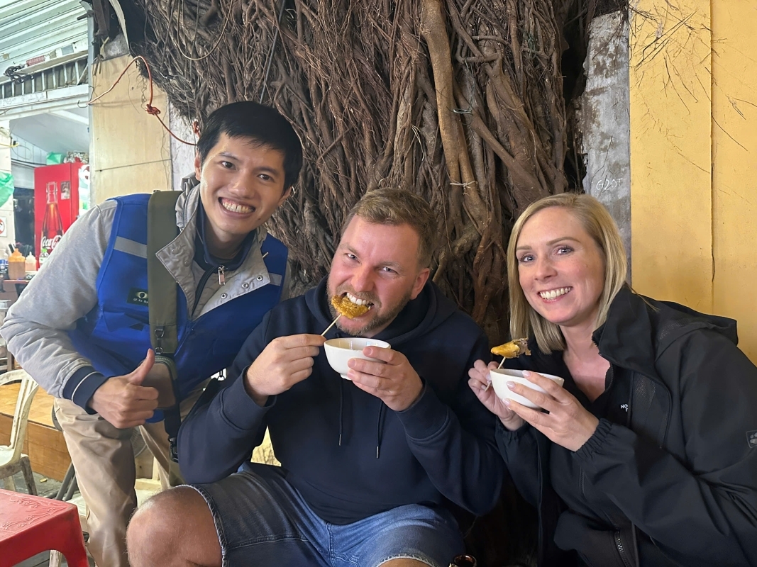 Hanoi Street Food Walking Tour: Explore and enjoy the local street foods in a slow way 9
