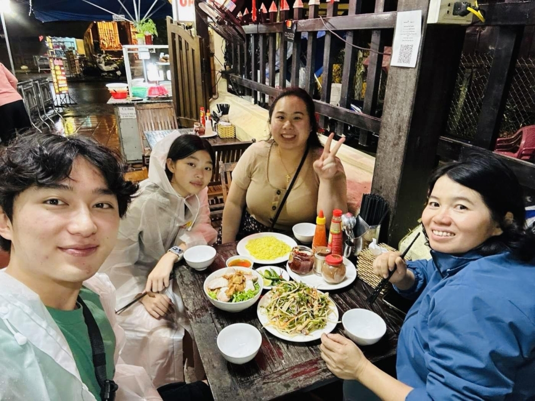 Hoi An Walking Food Tour – Explore 8 Local Dishes in Just One Evening By Sanna Tour 6