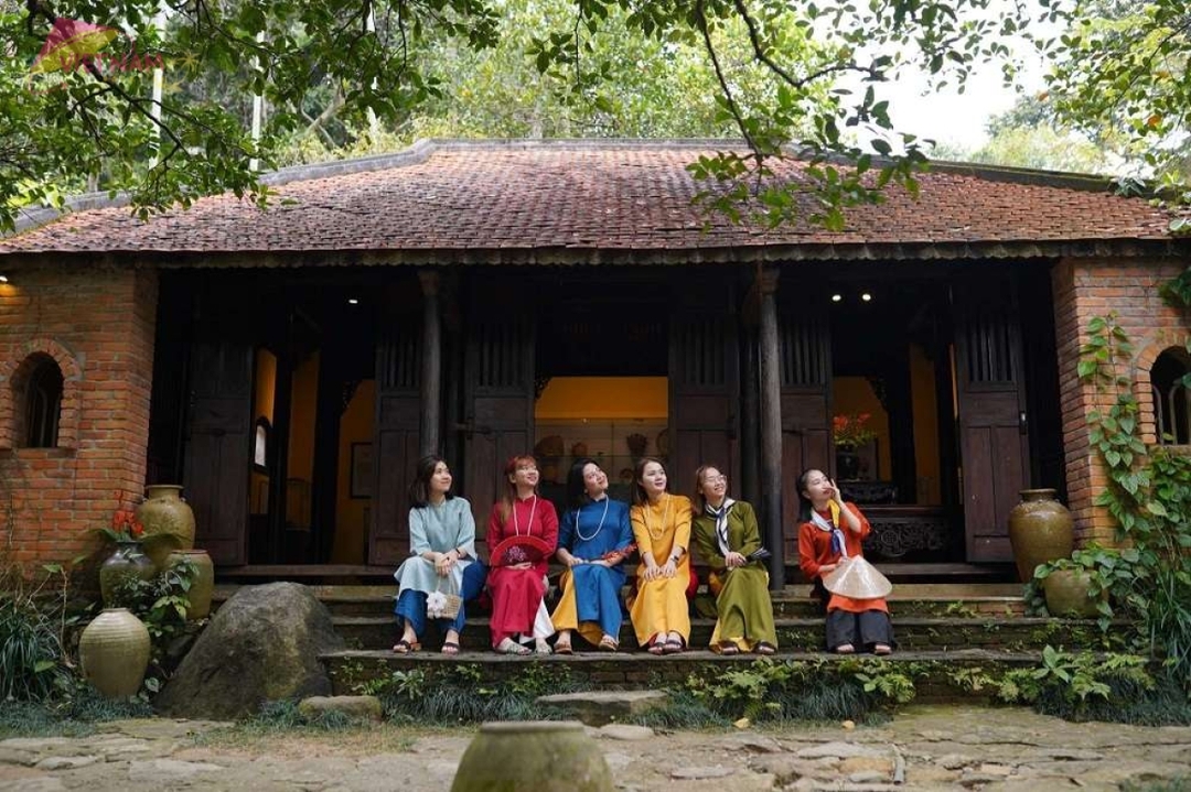 Traditional Vietnamese Costumes Experience at Dong Dinh Museum By Sanna Tour 2