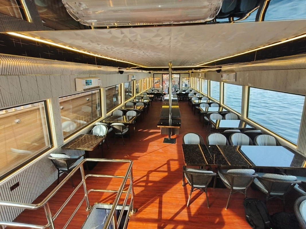 Luxury Burj Khalifa Dinner Cruise – 2 Hours 6