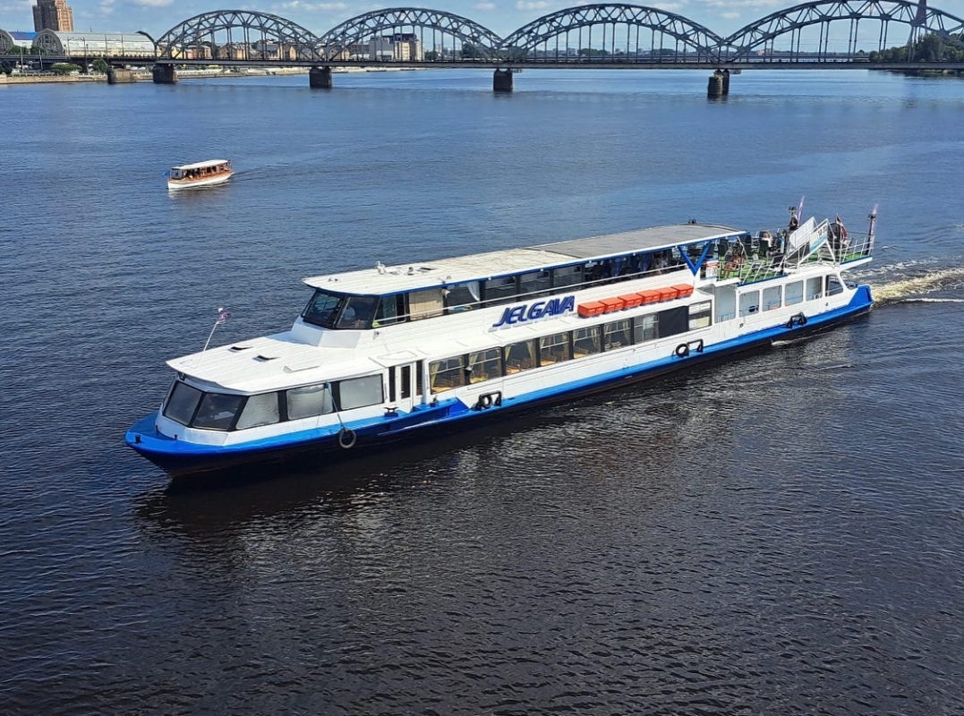 1h Riga River Tour by boat with bar and WiFi 5