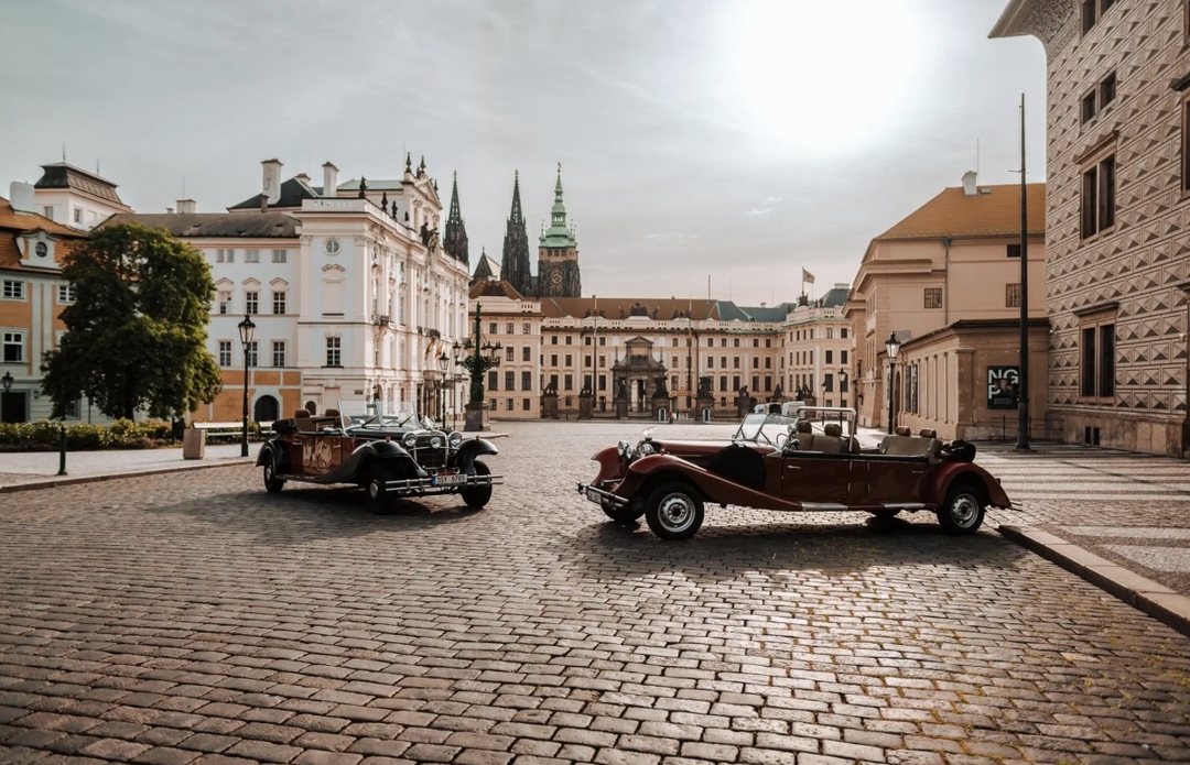 Prague Historical Car Tour: Classic Ride Through Old Town & Castle District 4