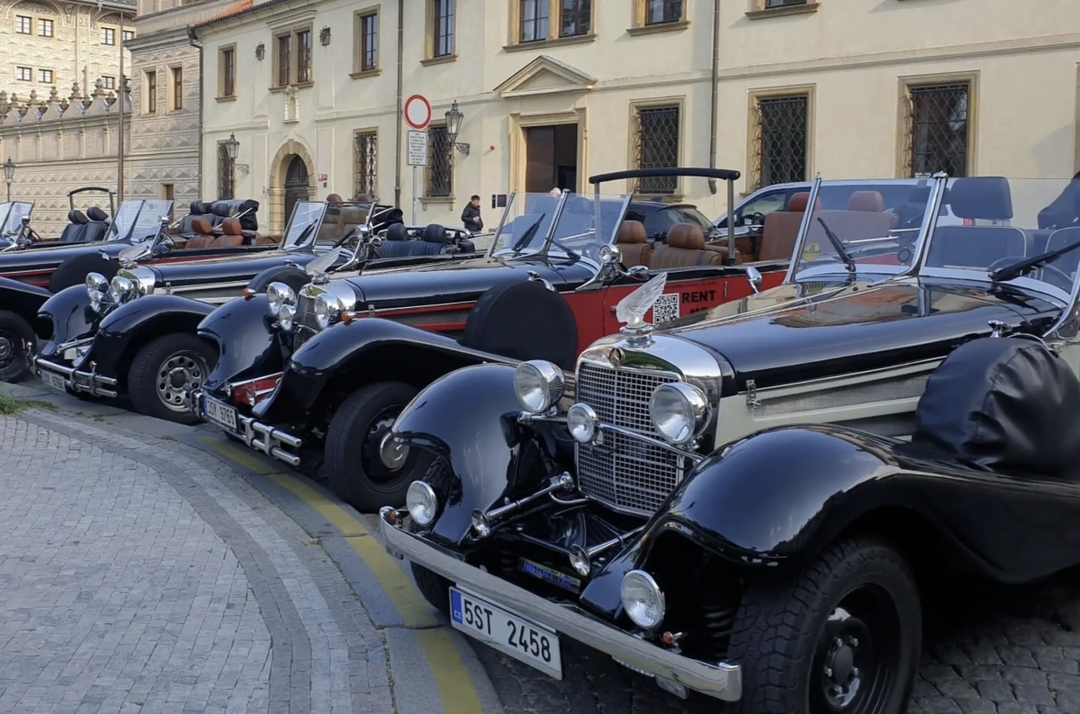 Prague Historical Car Tour: Classic Ride Through Old Town & Castle District 5