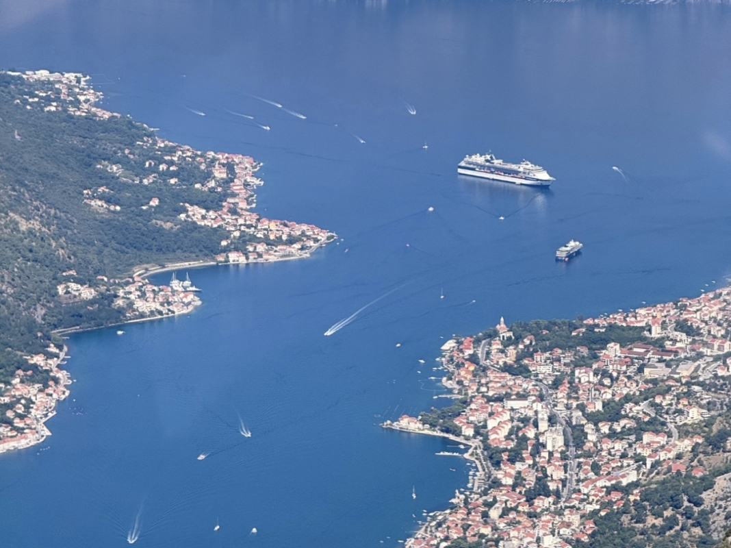 Your Private Yacht in Boka Bay 4