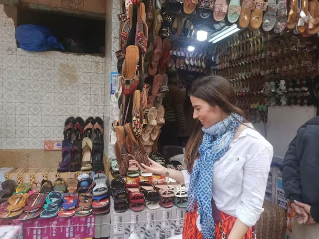 Delhi Private Shopping Tour with Local Guide & Hotel Pickup 3