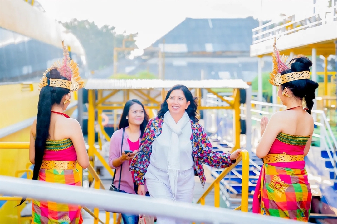 Bali Sunset Dinner Cruise by Bounty Cruise - Live Music and Ocean Views 6