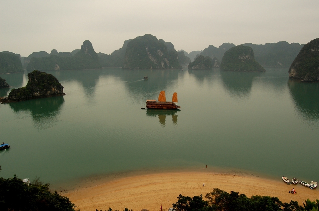 ITA Travel - Vietnam Optional tour - 1 DAY TOUR TO HALONG 3