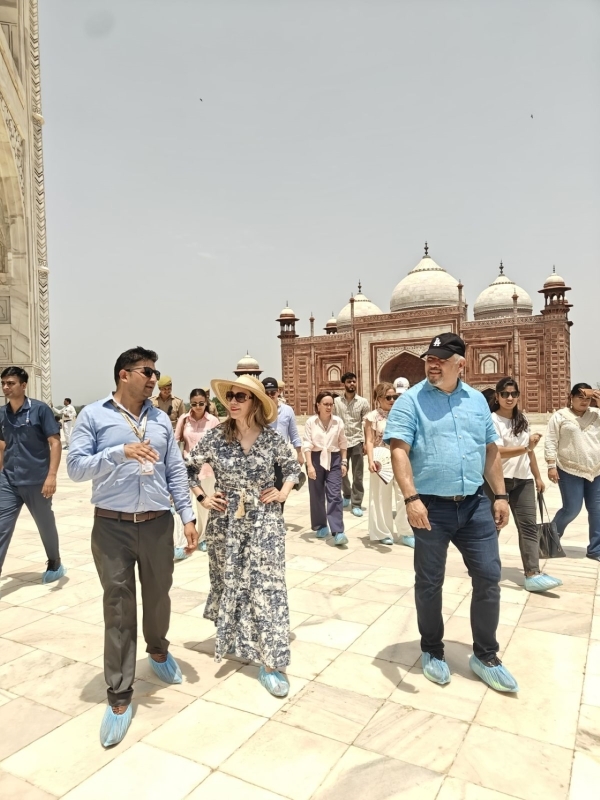 Same Day Taj Mahal Tour from Mumbai by Flight – Agra Day Trip Package 8