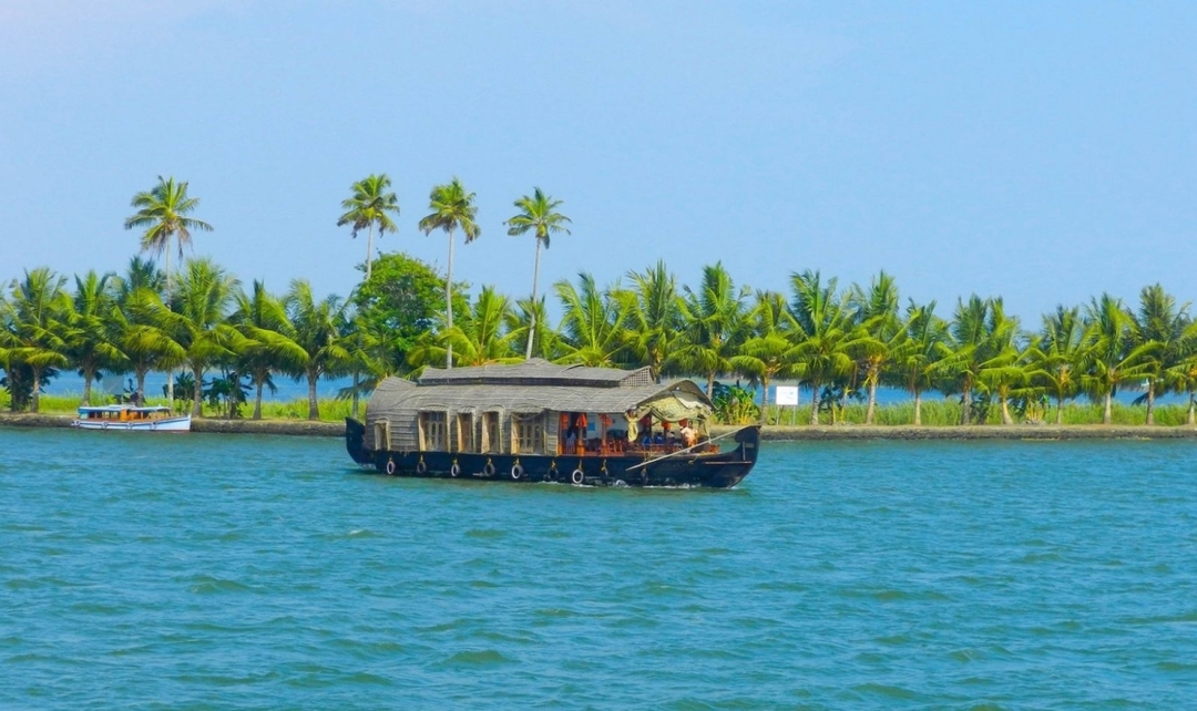 Kerala Backwaters and Exotic Beaches 3