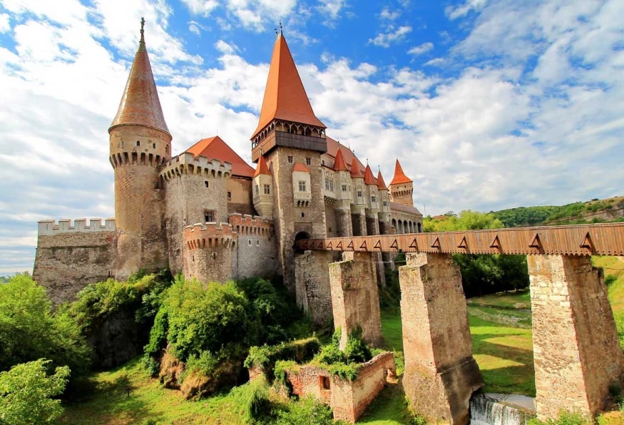 Tour to Corvin Castle in Hunedoara & Alba Iulia 2